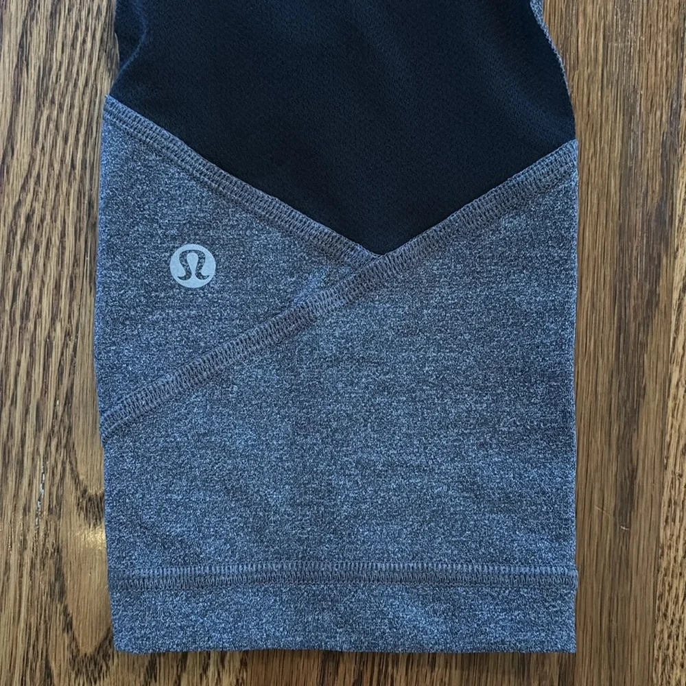 Lululemon grey/black leggings with pockets - Picture 4 of 7
